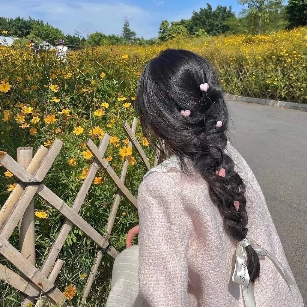住宅区的两人